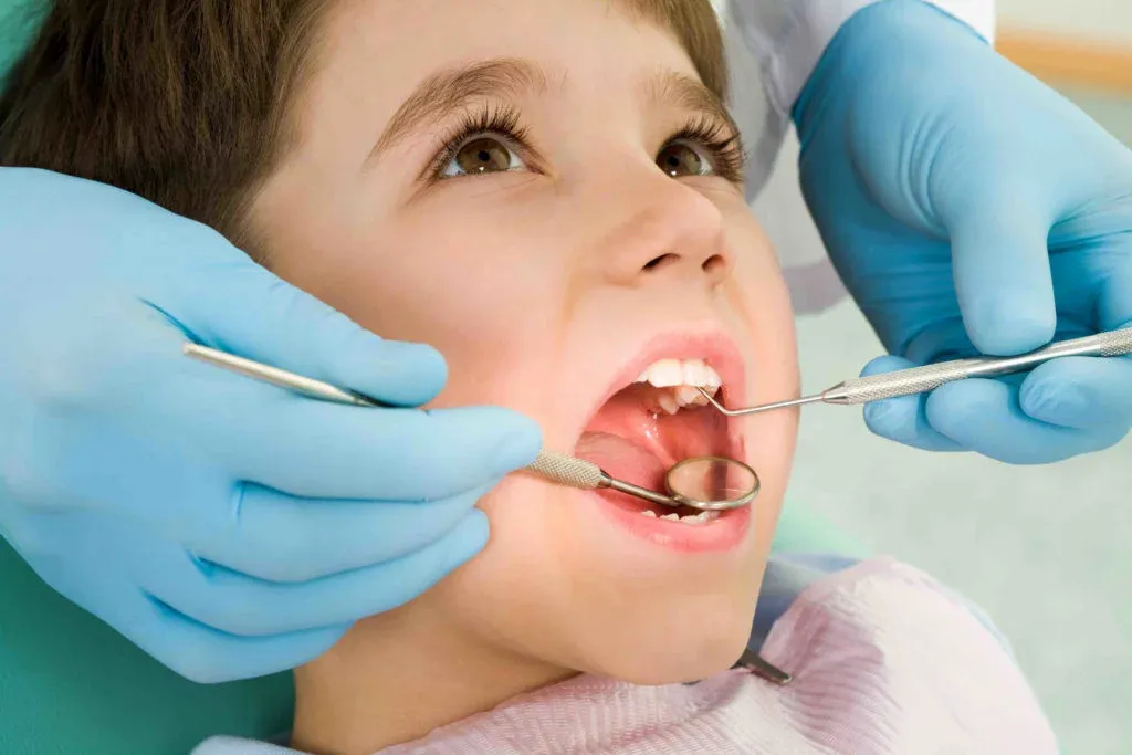 Été et hygiène dentaire : protéger ses dents en vacances